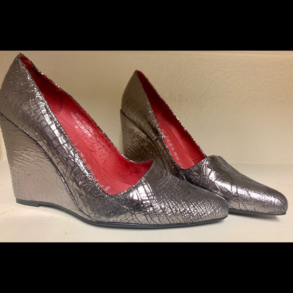 Metallic Wedges